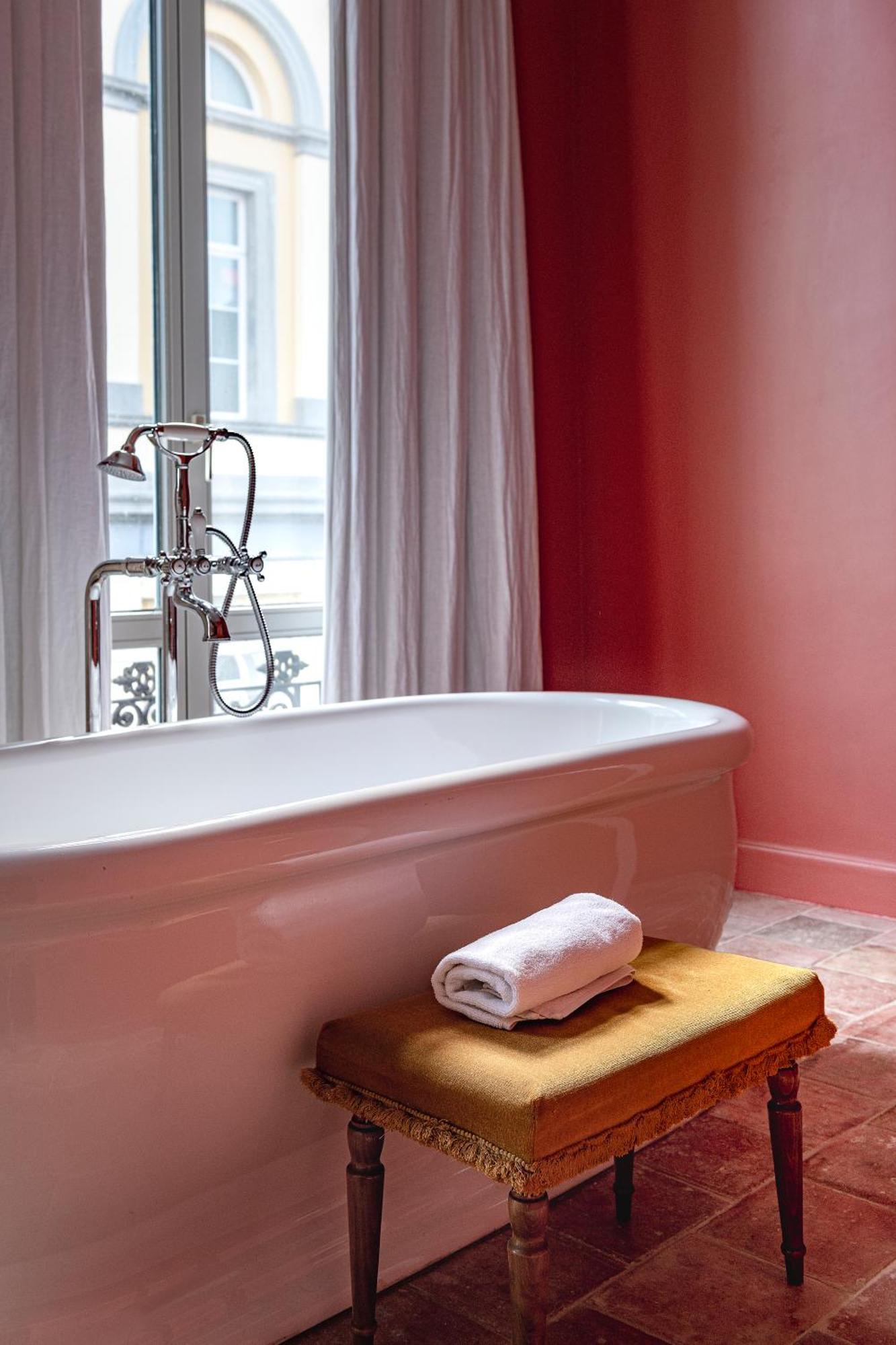 The Bank 1869 - Unique Guestrooms In The Historic Center Of Bruges Esterno foto